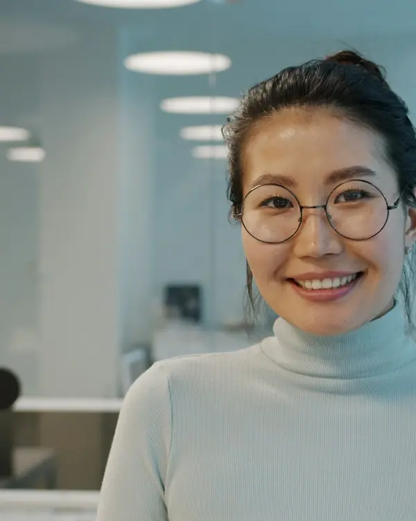 Portrait of Grace Lin, customer care and dispatch