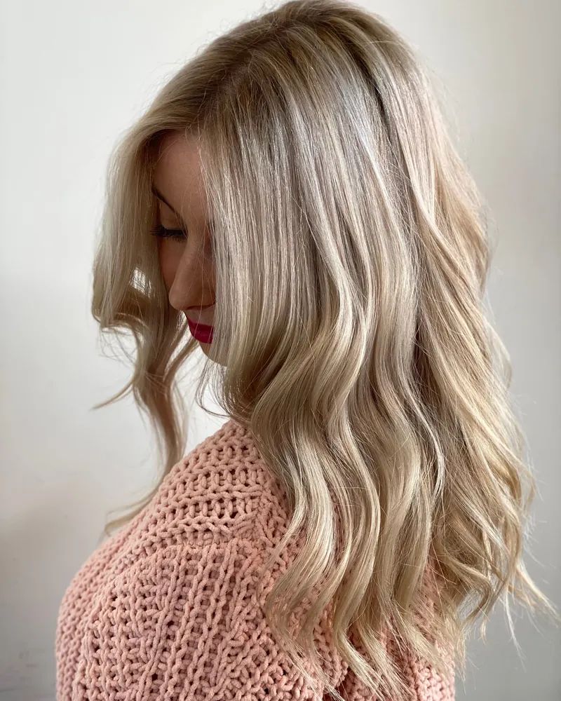 Bright, dimensional blonde waves